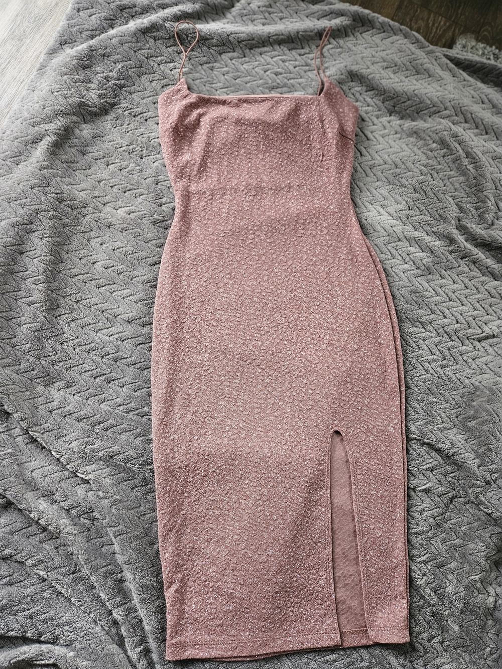 Sparkle Mauve Bodycon Midi Dress with Side Slit